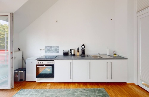 Suedvorstadt Apartment | Bright holiday flat in a prime location with Private Terrace, Shared Garden and Wi-Fi