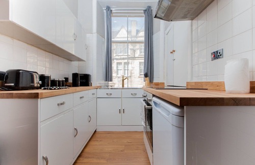 Newington Apartment | Bright & Homely City Centre Apartment near Holyrood