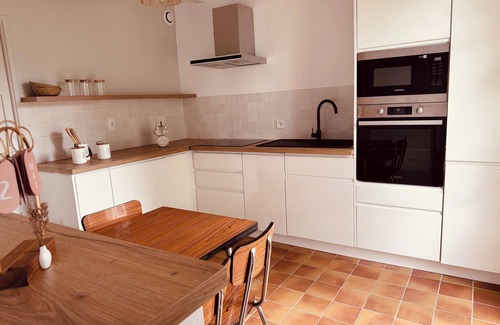 Change House | Bright house with garden, close to circuit and shops.