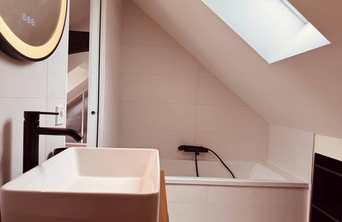 Change House | Bright house with garden, close to circuit and shops.