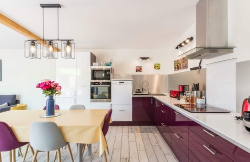 Lingreville Cottage | Bright house with terrace and parking 800m from the beach