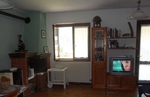 Borno House | Bright independent house with garden