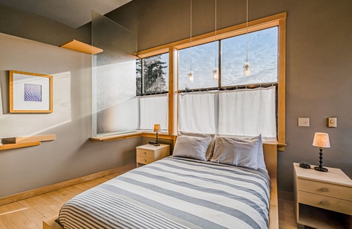 Coupeville Cottage | Bright island home with a mountain view, shared pool, & beach access