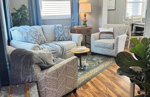 Thief River Falls House | Bright Little Getaway - Fenced in Yard