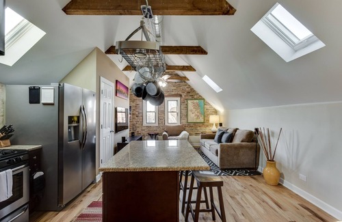 West Bucktown Apartment | Bright & Lofty Bucktown 1BR by AllSet Turnover