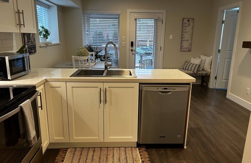 Maple Ridge House | Bright Modern 1 bed suite with garden/pool view.