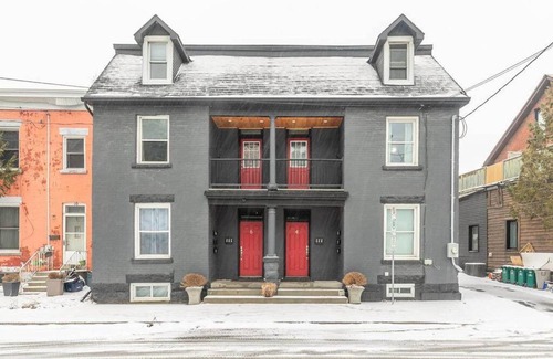 Centretown West Apartment | Bright/Modern 2BR Downtown - Rooftop Terrace!