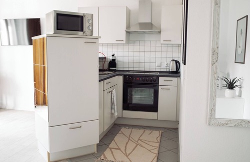 Kaßberg Apartment | Bright, modern apartment, balcony, elevator, 2 persons