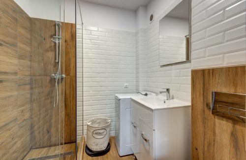 Bucharest City-Centre Apartment | Bright & Modern Apartment in Central Location - Universitate - Wi-Fi - Netflix