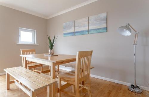 Surrey Docks Apartment | Bright Modern One-Bed with Stunning View of Thames