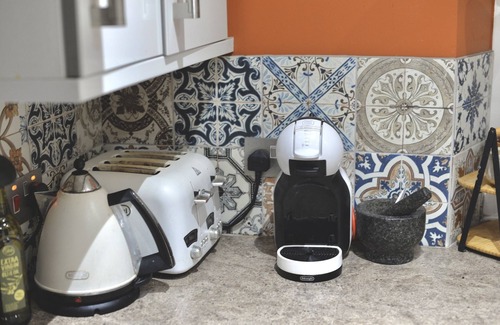 Plymouth House | Bright 'n' Cosy - Victorian Central 3 Bedroom Home. Pet-Friendly!