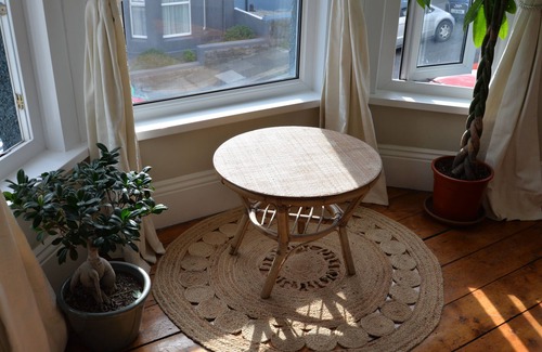 Plymouth House | Bright 'n' Cosy - Victorian Central 3 Bedroom Home. Pet-Friendly!