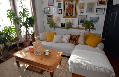 Plymouth House | Bright 'n' Cosy - Victorian Central 3 Bedroom Home. Pet-Friendly!