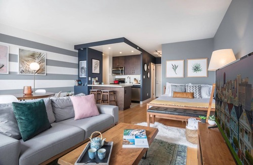 Lower Nob Hill Apartment | Bright Nob Hill Studio w/Gym, Sauna + City View by Blueground