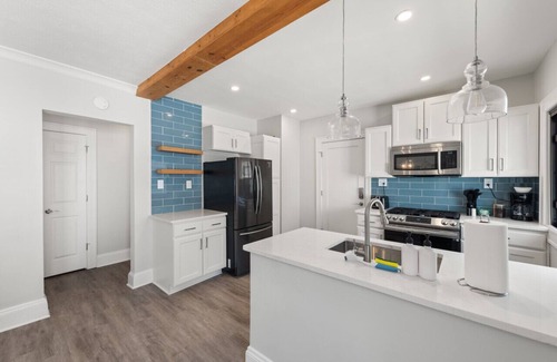 Cleveland Apartment | Bright & Peaceful | 2BDR w/Patio | CLE Clinic