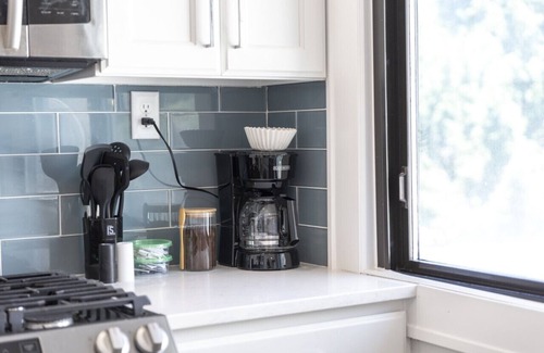 Cleveland Apartment | Bright & Peaceful | 2BDR w/Patio | CLE Clinic