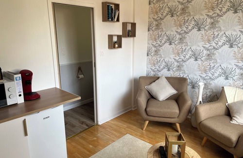 Enquin-les-Mines Bed & Breakfast | Bright, quiet guest room with breakfast included