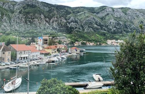 Kotor Old Town Apartment | Bright, Romantic & Super Stylish Old Town Flat with Seaview & Shared Terrace