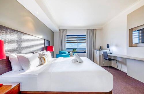 Darwin City Centre Apartment | Bright Side Resort Living with Pool on Esplanade