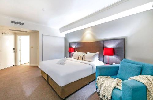 Darwin City Centre Apartment | Bright Side Resort Living with Pool on Esplanade