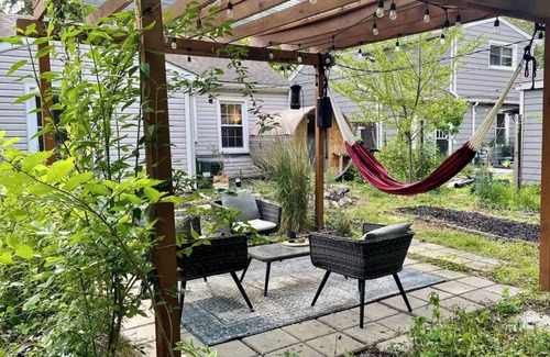 Ferndale House | Bright & Snug 2-bedroom house in wonderful Ferndale with WiFi