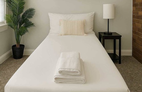 Old Irving Park Apartment | Bright Spaced 3BR Furnished Stay