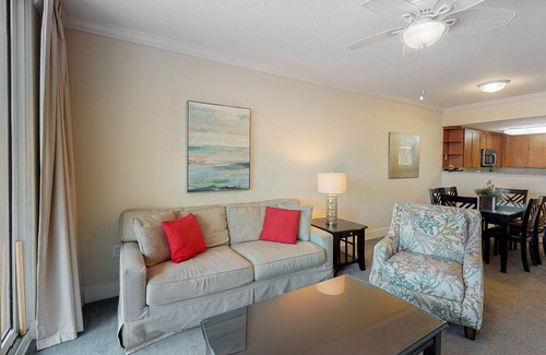 Fort Walton Beach Condo | Bright & Spacious Condo On Okaloosa Island! Waterfall, Lazy River