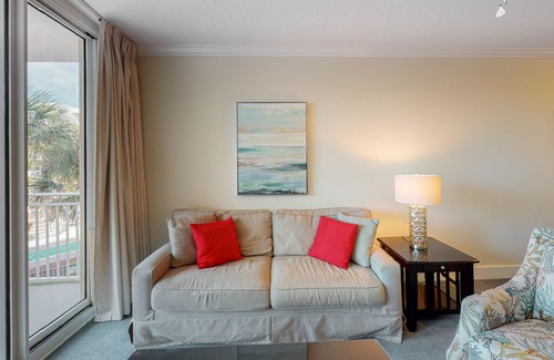 Fort Walton Beach Condo | Bright & Spacious Condo On Okaloosa Island! Waterfall, Lazy River