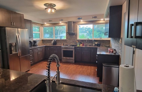 Bradenton House | Bright, spacious 4 bedroom heated pool home that comfortably sleeps 12 people!