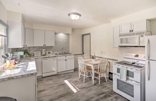 West St. Paul House | Bright St Paul Home with Grill, 3 Mi to Dtwn!