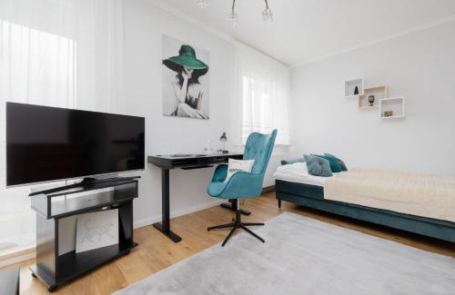 Bielany Apartment | Bright Studio Głowackiego for 2 People in Warsaw by Noclegi Renters