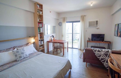 Muntinlupa Apartment | Bright studio w/ balcony @ East Bay Residences