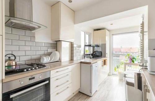 Merton House | Bright & Stylish 4-Bed Home in the Heart of Morden