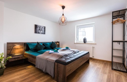 Lechhausen-Ost Apartment | BRIGHT - Stylish apartment - Kitchen - Parking - Netflix