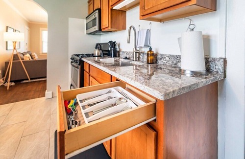 Ferndale Apartment | Bright & Stylish Ferndale 2BR Bungalow! Welcome!