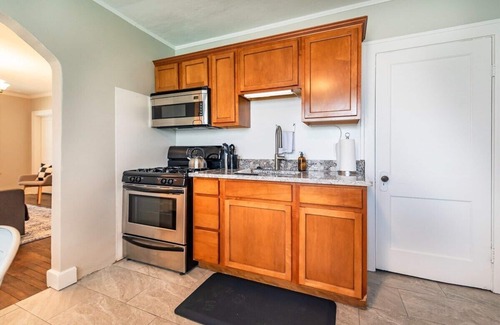 Ferndale Apartment | Bright & Stylish Ferndale 2BR Bungalow! Welcome!