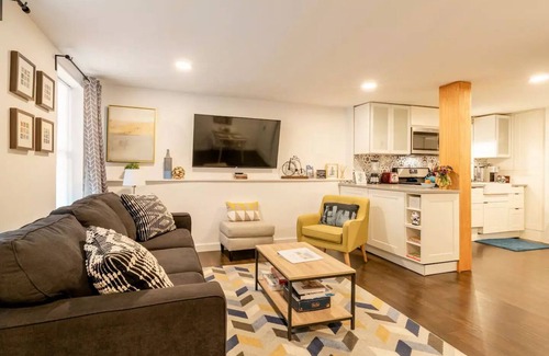 The Village Apartment | Bright, Stylish Garden Apartment minutes to NYCnn