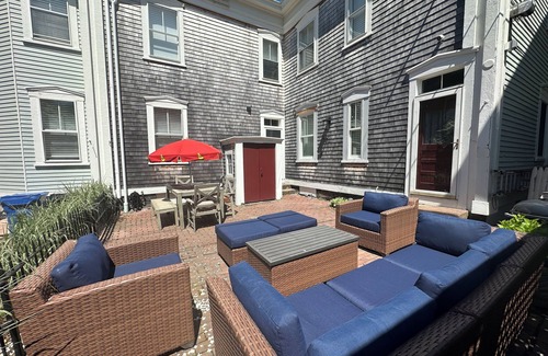 Historic Hill Apartment | Bright & Sunny 1 Bed/1 Bath/Dog Friendly on Historic Spring St.