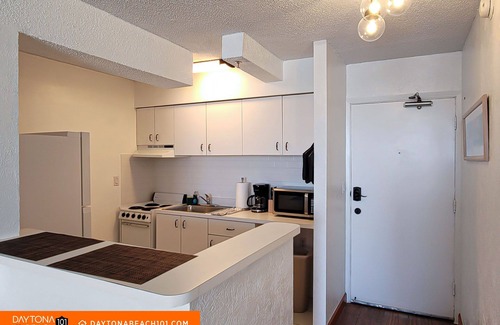 East Daytona Apartment | BRIGHT SUNNY HAPPY Beachside Condo!