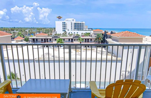 East Daytona Apartment | BRIGHT SUNNY HAPPY Beachside Condo!