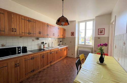 Cambo-les-Bains Apartment | Bright T2 in downtown Cambo-les-Bains, pets allowed