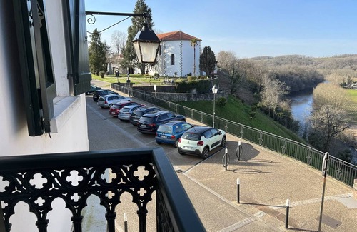 Cambo-les-Bains Apartment | Bright T2 in downtown Cambo-les-Bains, pets allowed