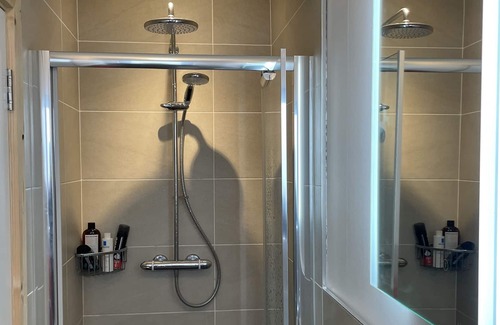 Grand Canal Dock House | Bright terraced house - in the heart of Dublin City.