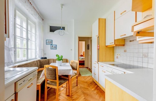 Wurflach Apartment | Bright vacation apartment on the farm, surrounded by meadows and gardens