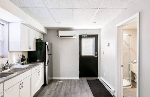 Walkerville Apartment | Bright Walkerville Flat | 2BR, Parking, Near DT