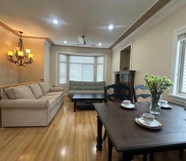 Marpole House | Bright West Side Retreat 3BR Kitchen Airport
