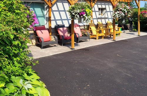 Bradford West Gwillimbury House | Bring your tent and camp. With a pool , basketball court . Shared the pool.