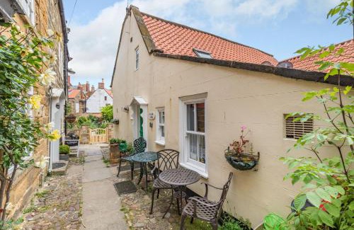 Robin Hood's Bay House | Brincliffe Cottage