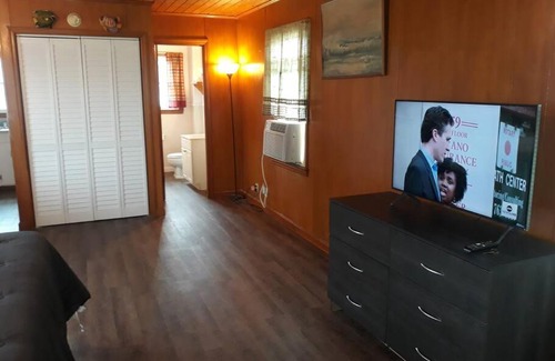Crescent Beach House | (BRING PETS 1 BLOCK FROM the BEACH!)
