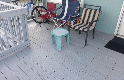 Crescent Beach House | (BRING PETS 1 BLOCK FROM the BEACH!)
